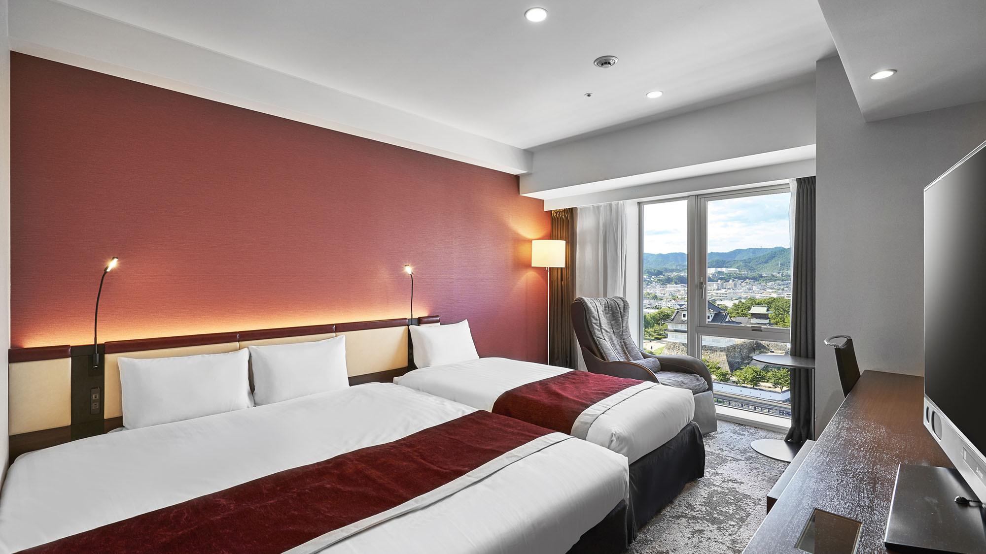 Deluxe, Triple, King Bed, Castle View