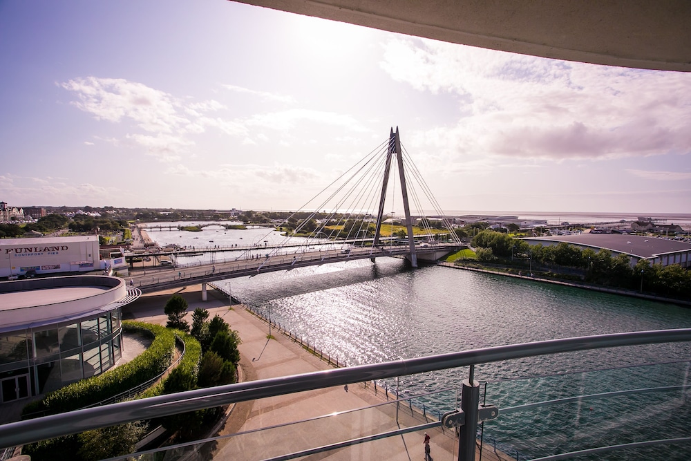 Waterfront Southport Hotel 41/50