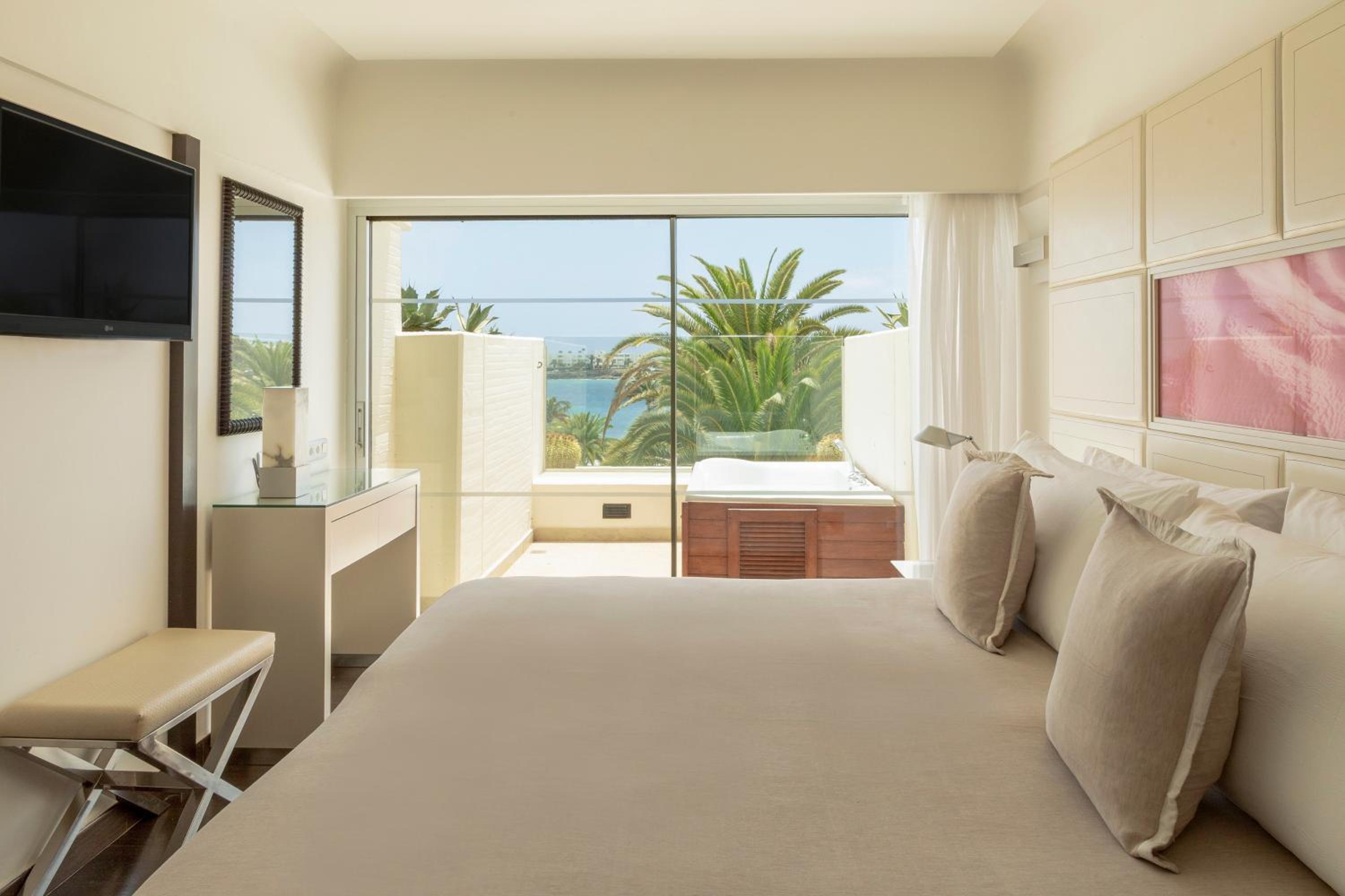 Reserve, Suite, Ocean Front, Hot Tub