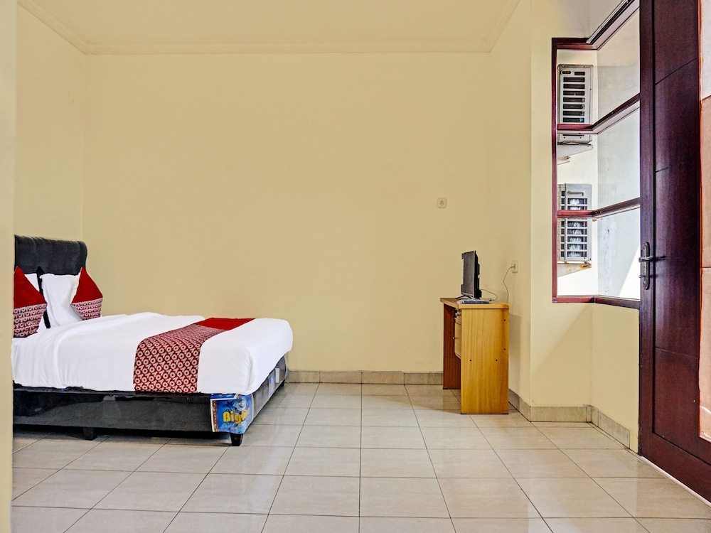 Super OYO 91535 J&b Rooms Tomang 21/35