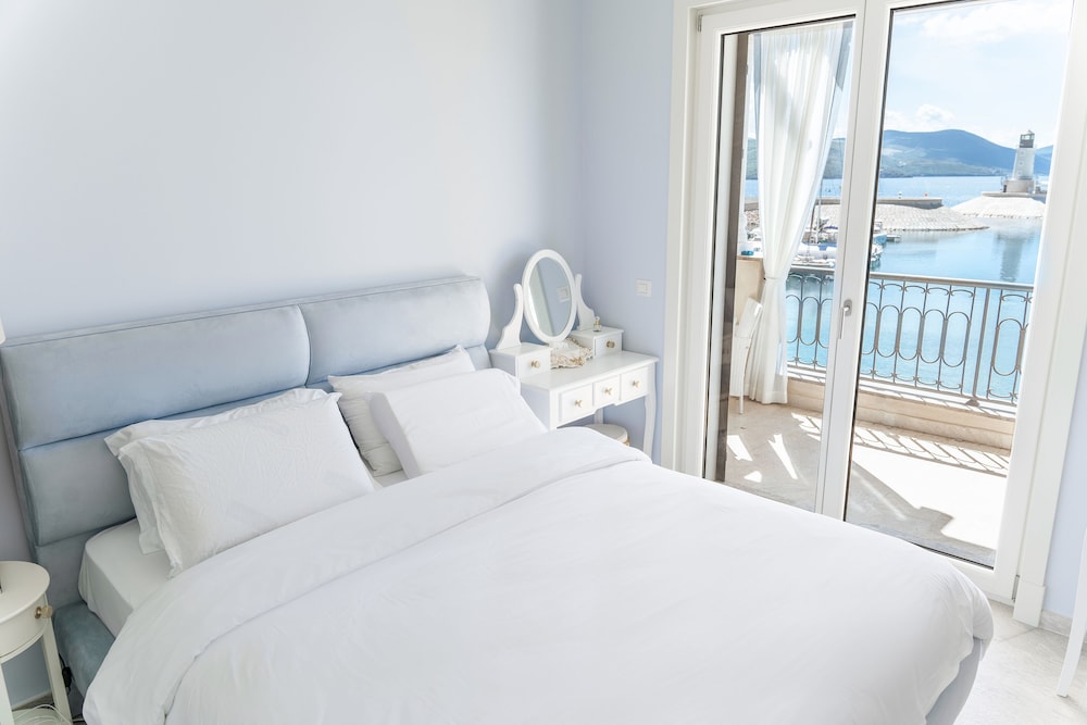 Lustica Bay Vacation Homes 11/50