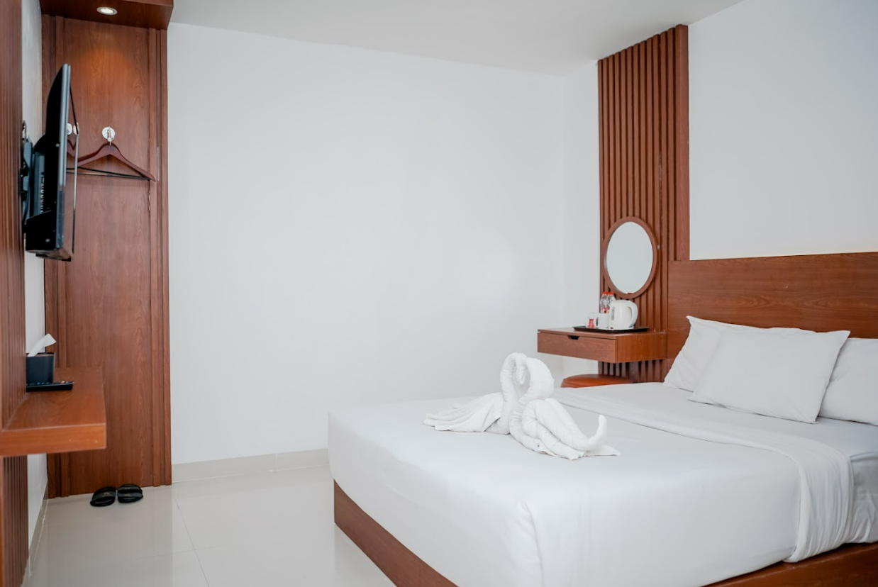 Smart, Queen Bed
