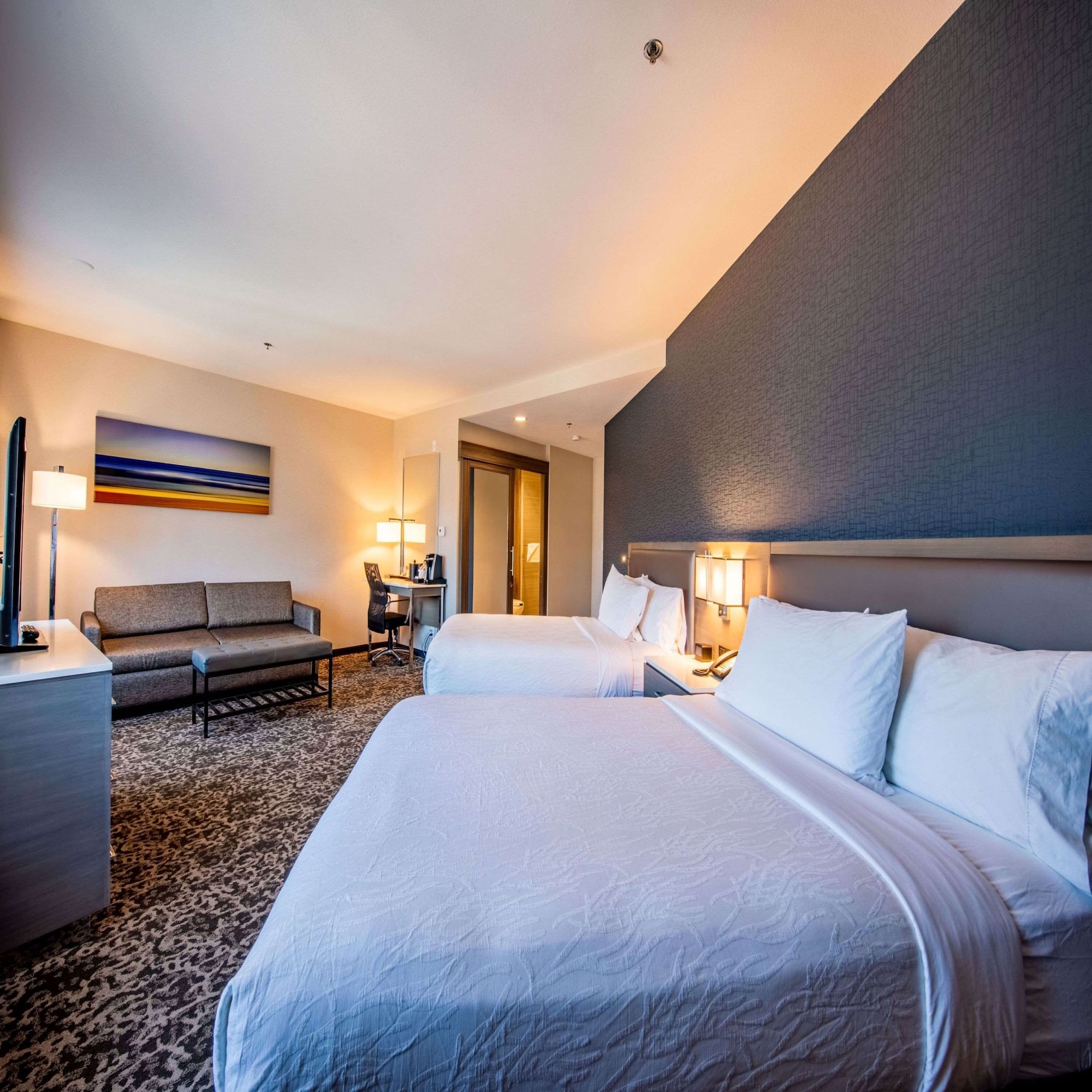 ROOM, 2 QUEEN BEDS, SOFA