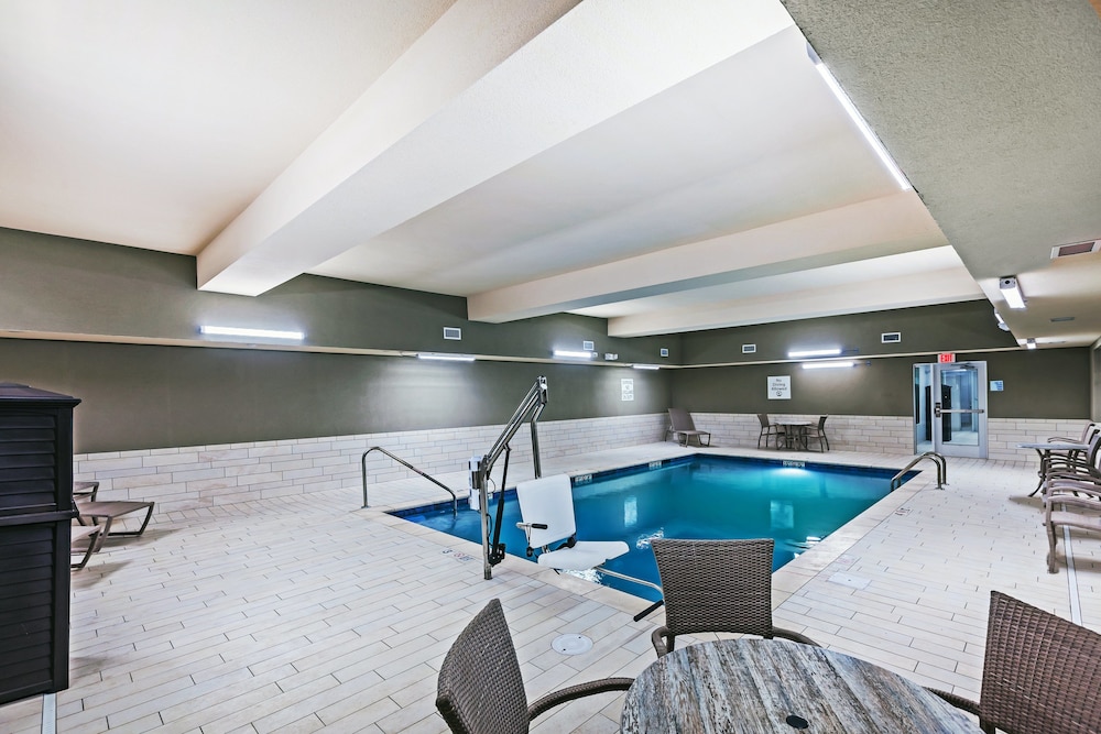 HOLIDAY INN EXPRESS & SUITES COFFEYVILLE 46/48