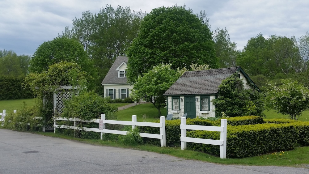 Strong House Inn 62/68