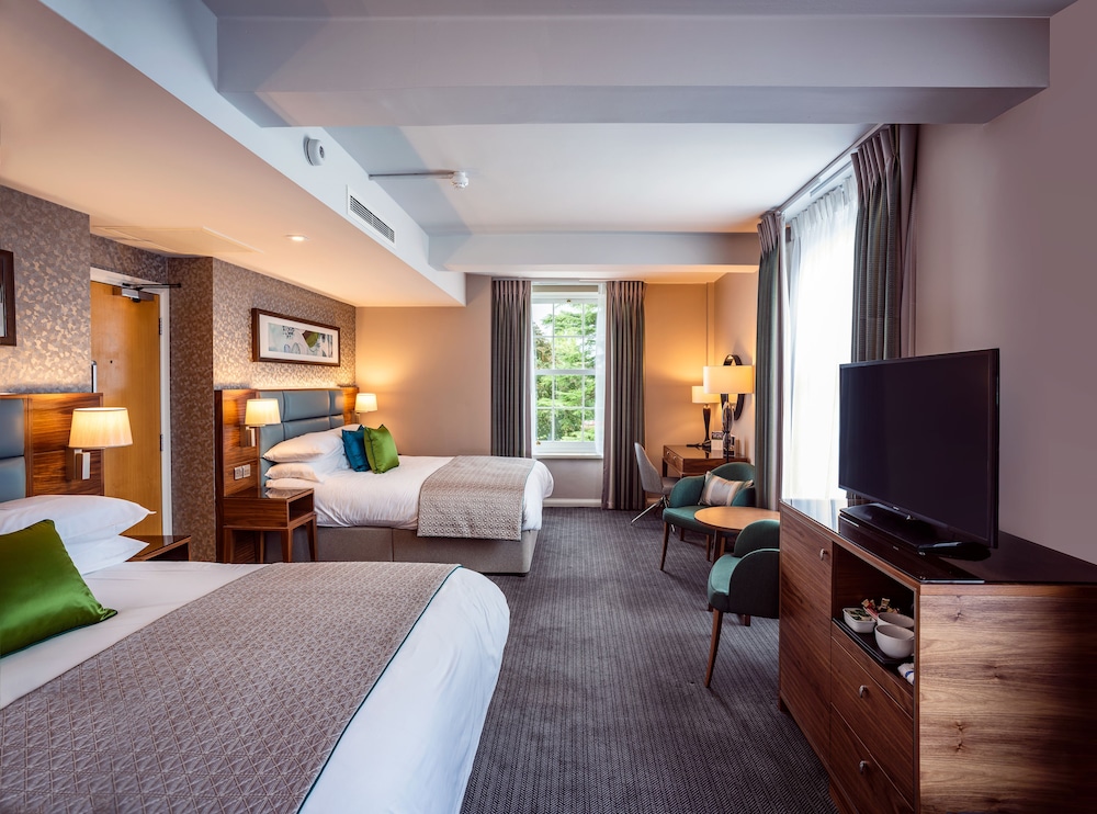The Lensbury Resort 34/74