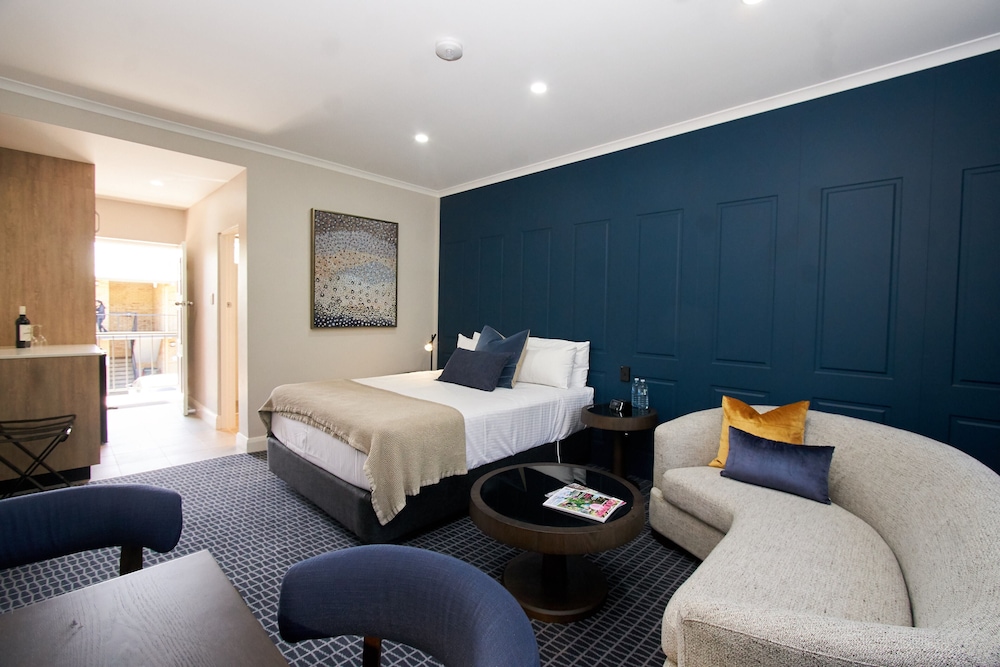 COUNTRY COMFORT ARMIDALE 27/63