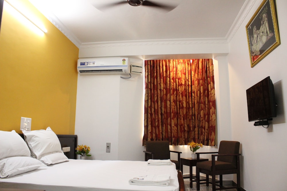 Sri Aarvee Hotels 12/30