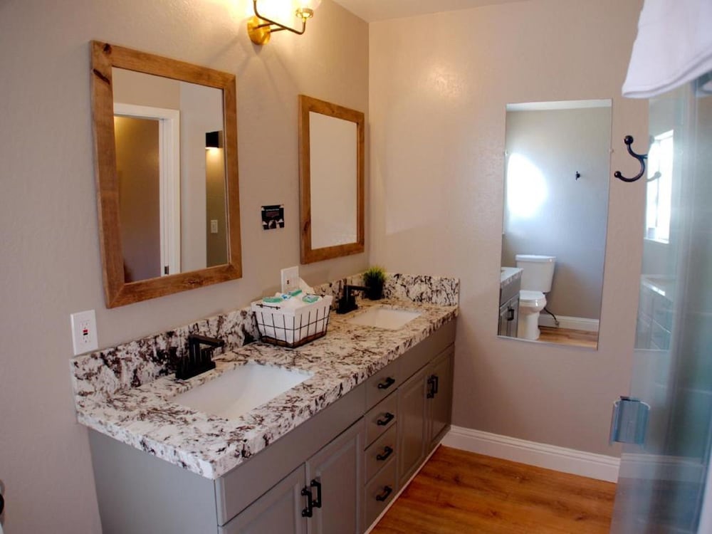 Tahoe City Inn 41/42