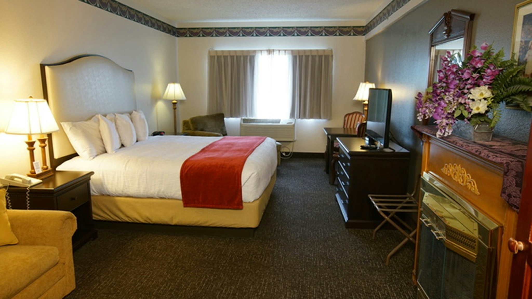 DELUXE, KING BED