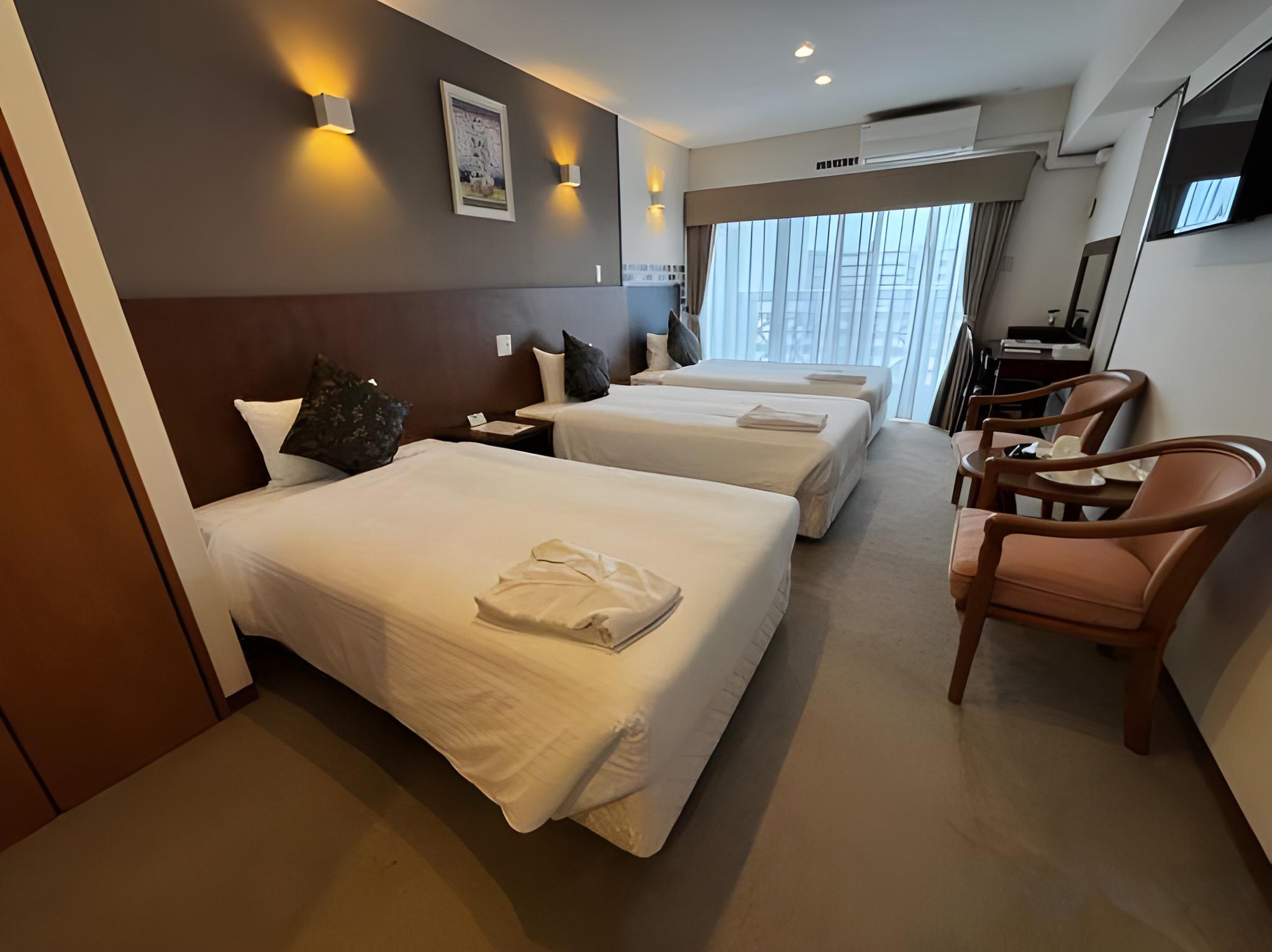 ROOM, TRIPLE