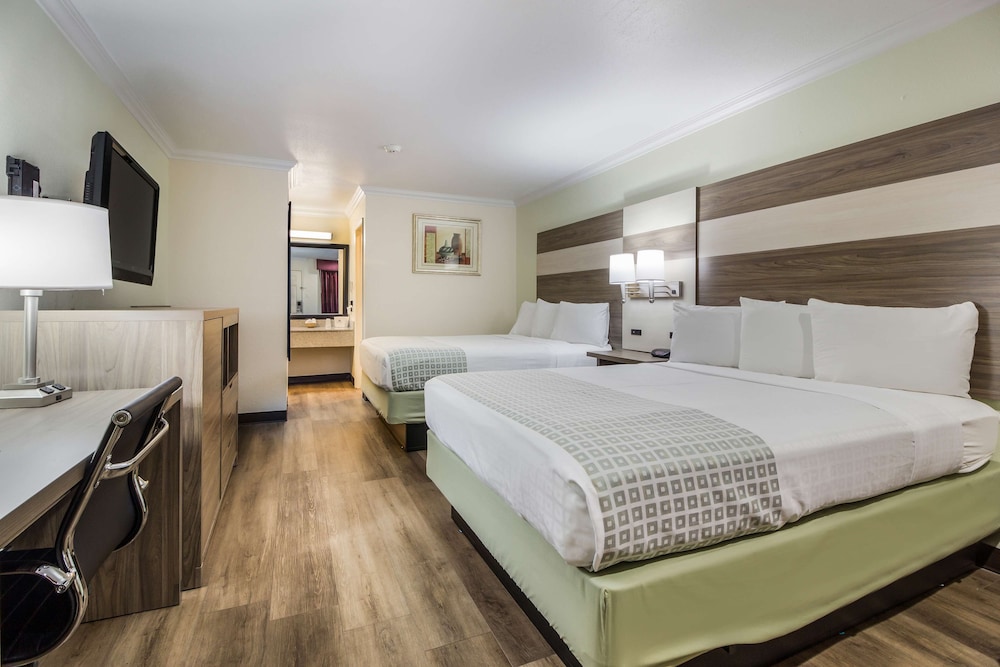 Americas Best Value Inn Columbus, TX 22/41