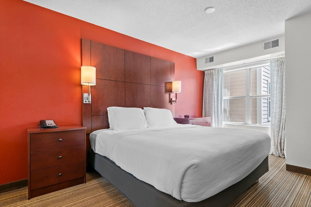 MainStay Suites Appleton Airport - Fox River Mall Area 13/46
