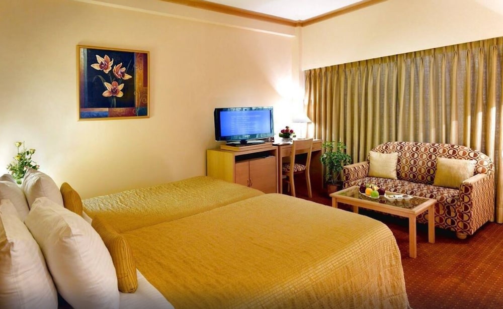 Kenilworth Hotel Kolkata 54/68