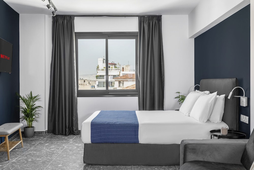 1 BEDROOM, SUITE