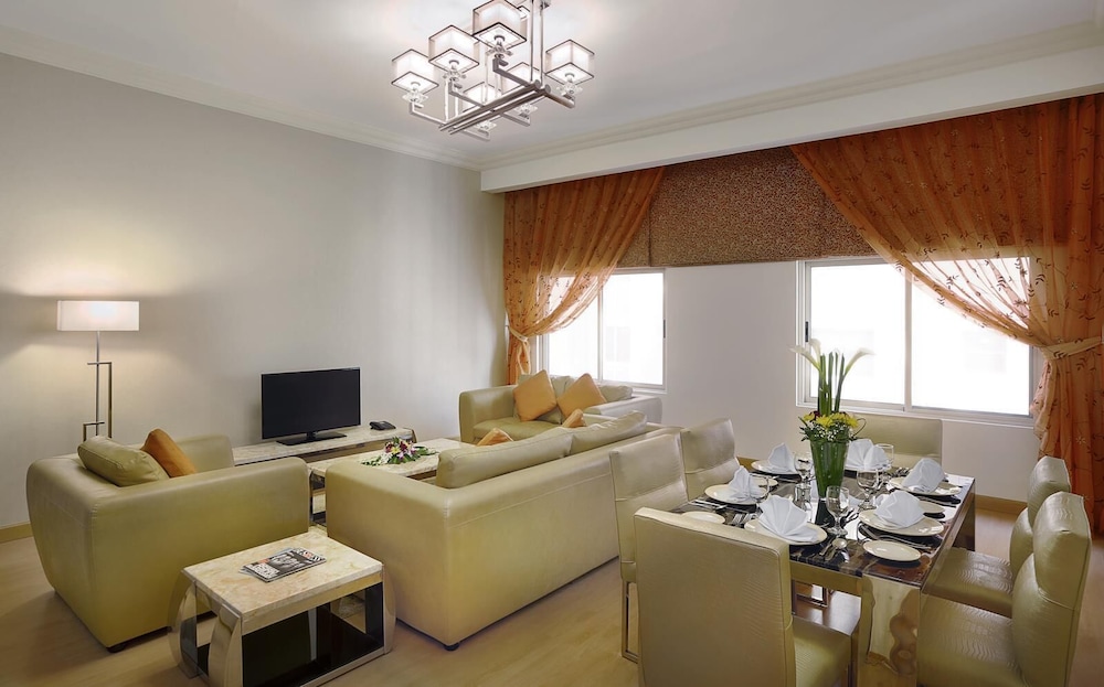 Al Safir Tower 65/72
