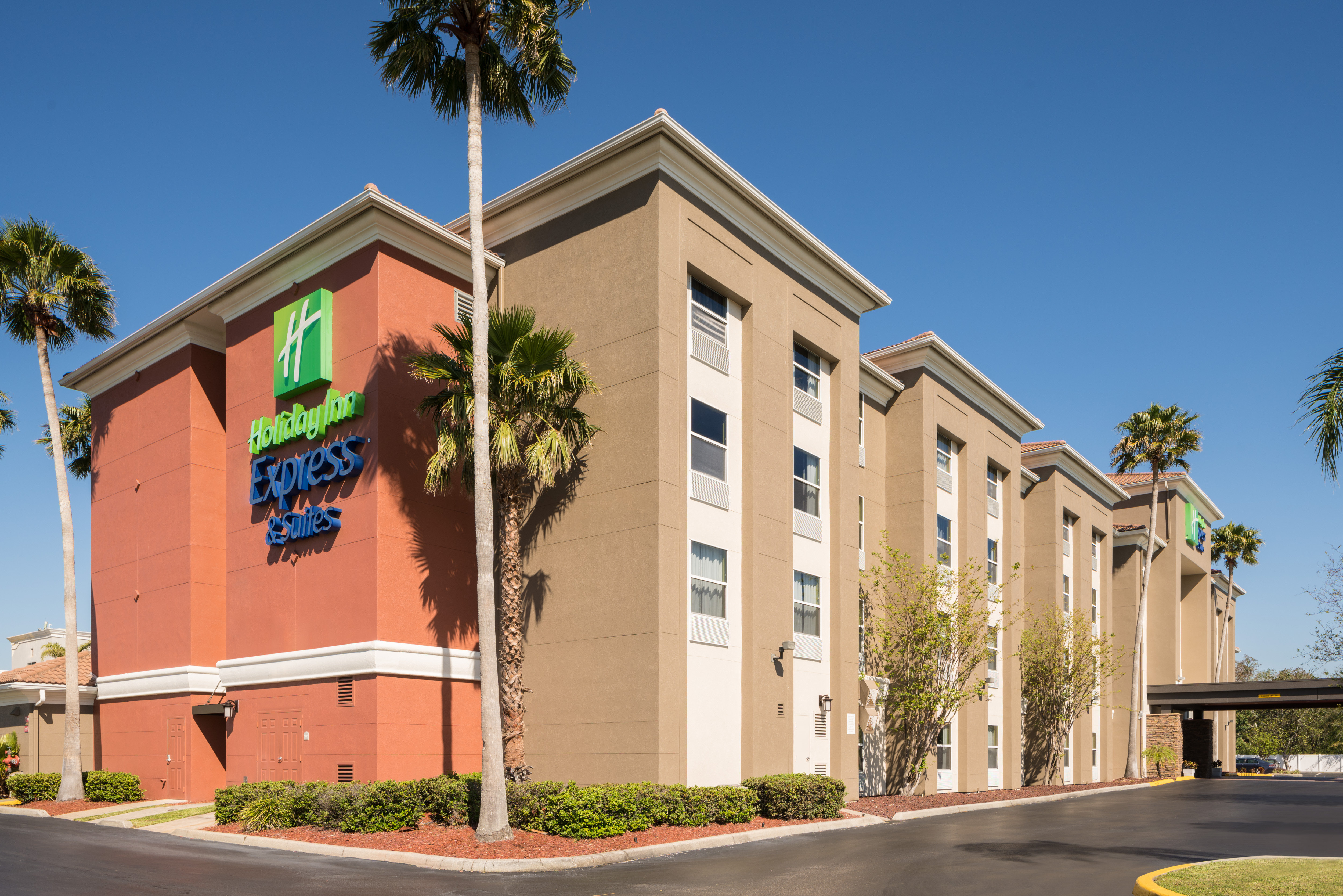 Holiday Inn Express And Suites Orlando International Airport 4/62