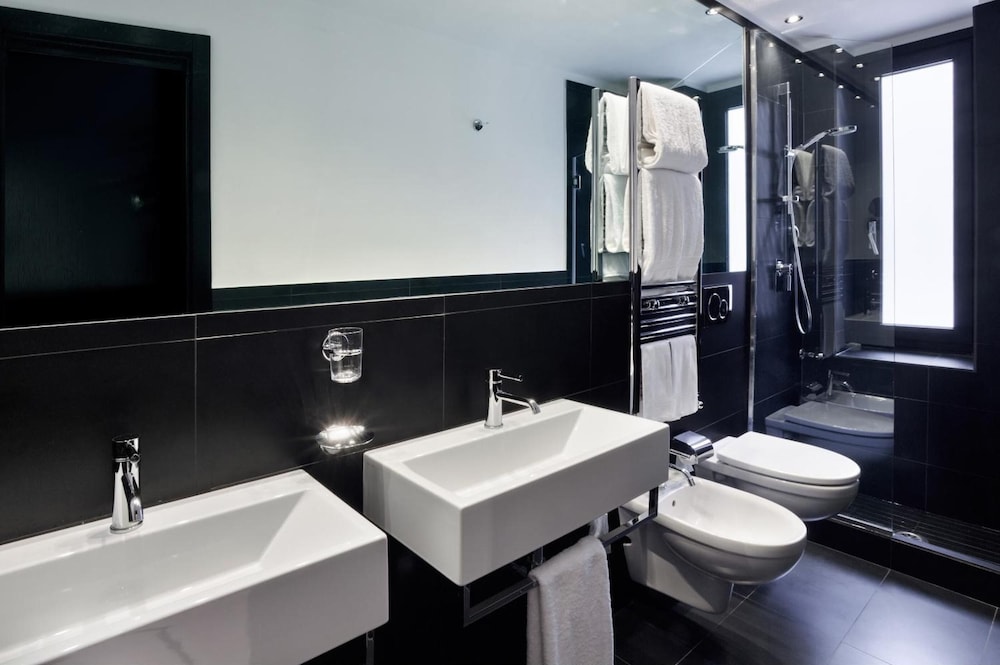 LHP Hotel Napoleon 9/64