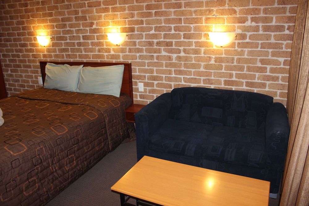 Acacia Motor Inn 25/55