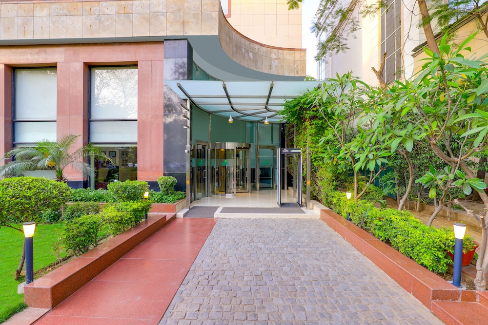 Lemon Tree Premier 1 Leisure Valley Gurugram 58/60