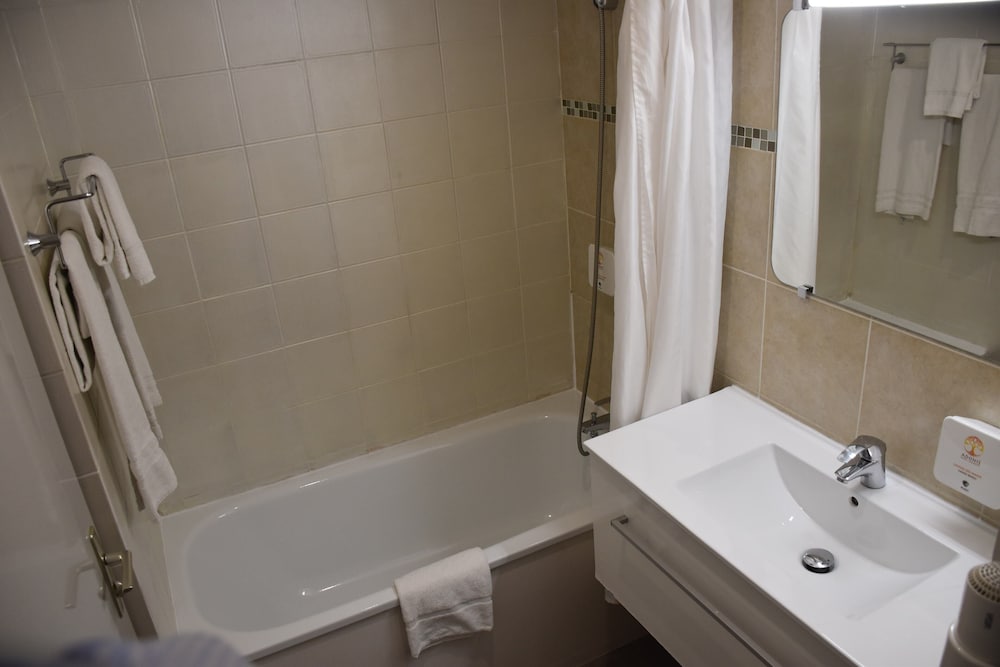 Adonis Arc Hotel Aix 66/68