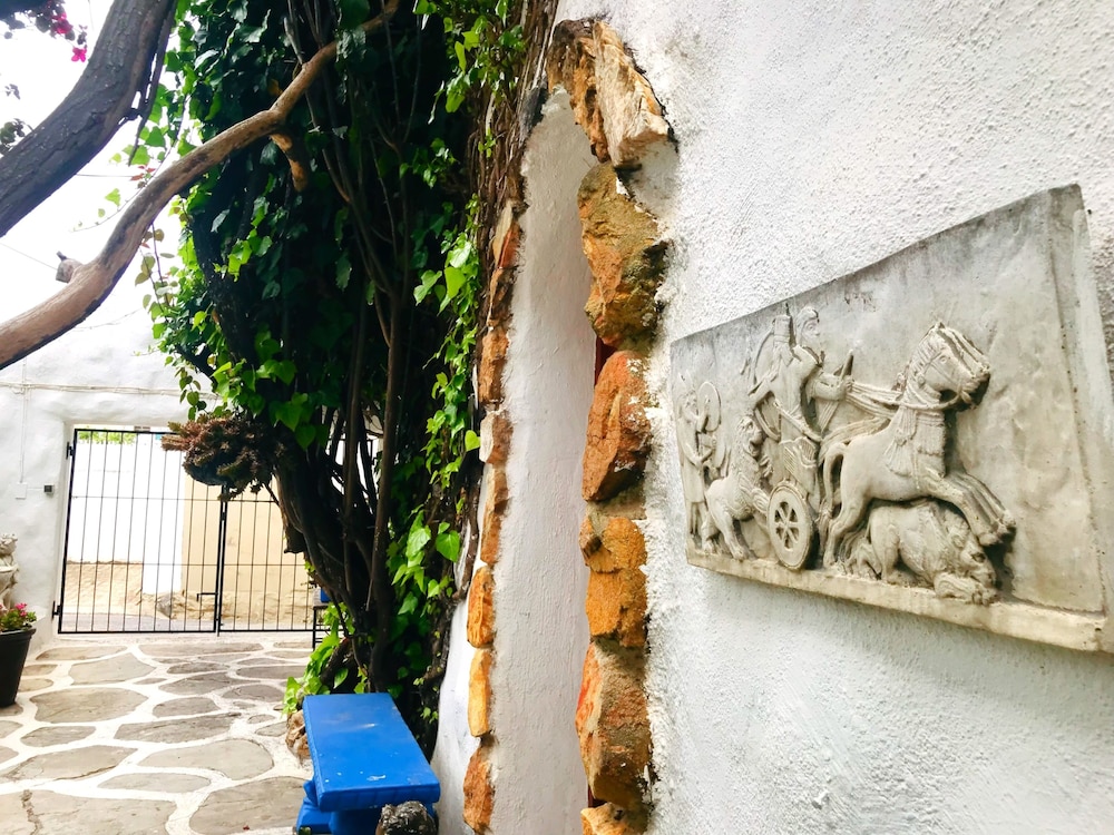 Athenian Villa 40/50