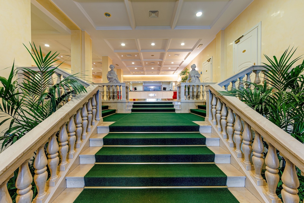 Ambassador Palace 37/50