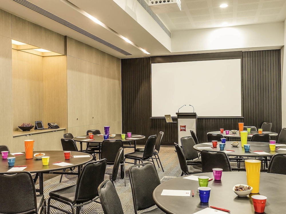 IBIS ADELAIDE 65/71