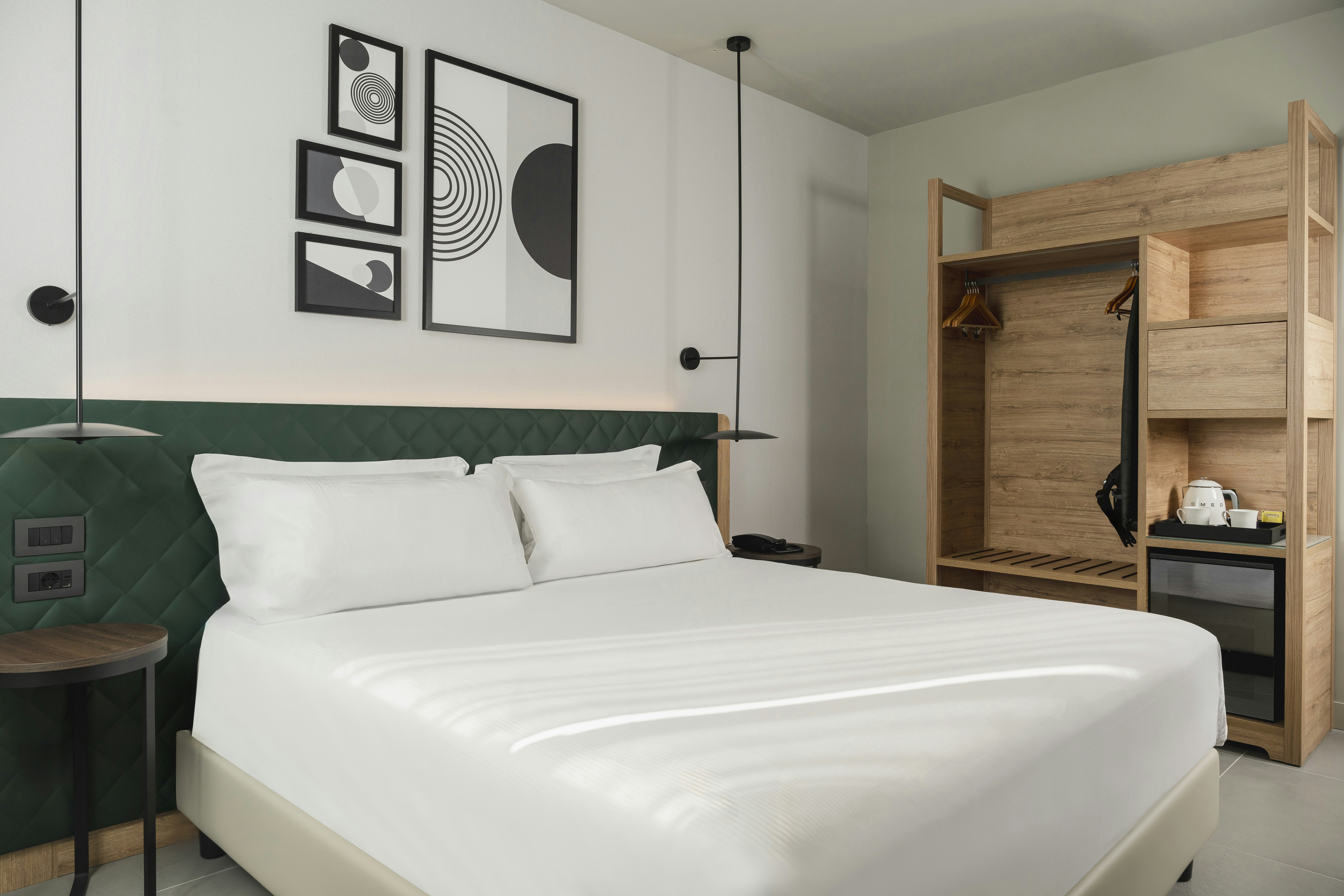 ROOM, KING BED