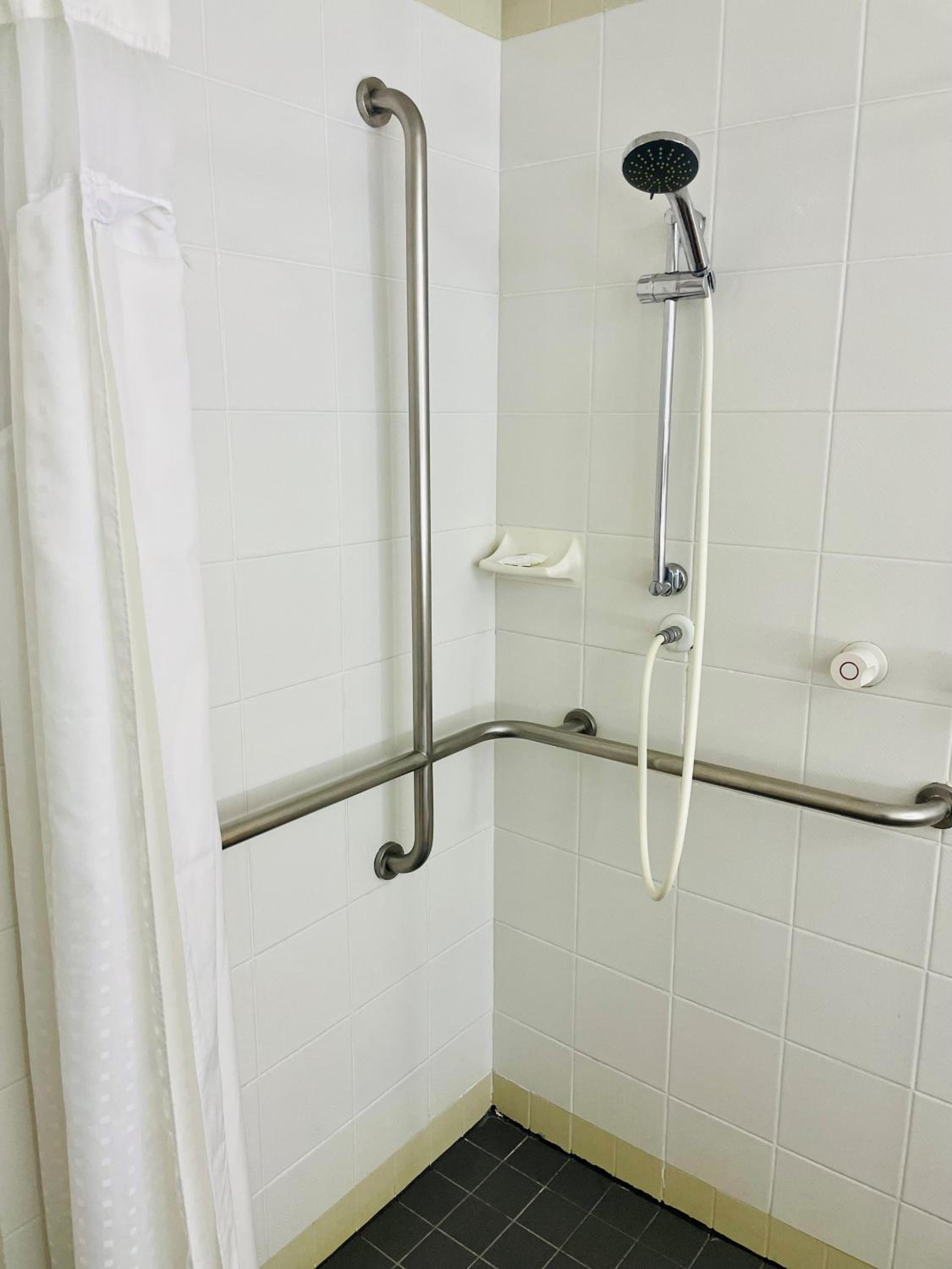 غرفة قياسية بسرير فردي لذوي الإعاقة، Holiday Inn Parramatta 6/6