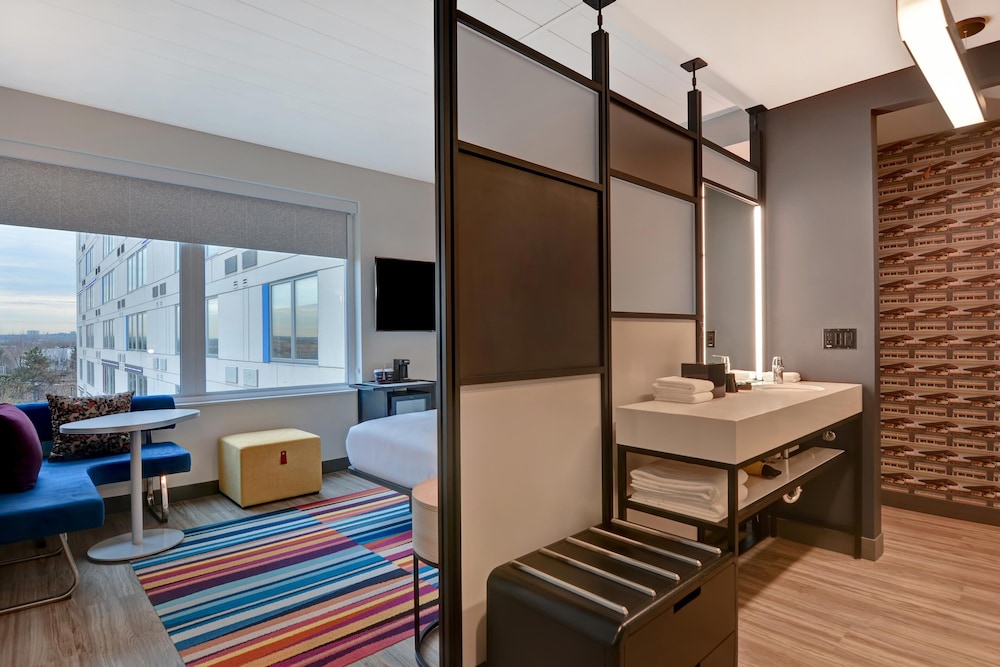 Aloft Secaucus Meadowlands 19/52