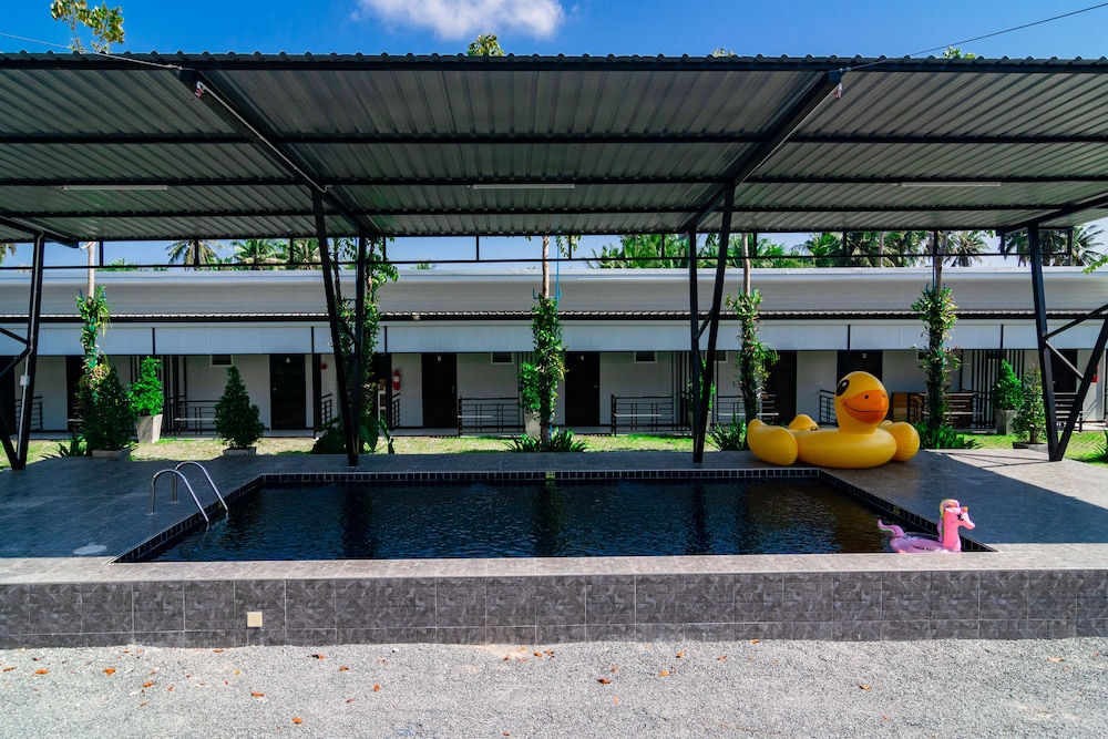 OYO 533 Runya Poolvilla 44/50