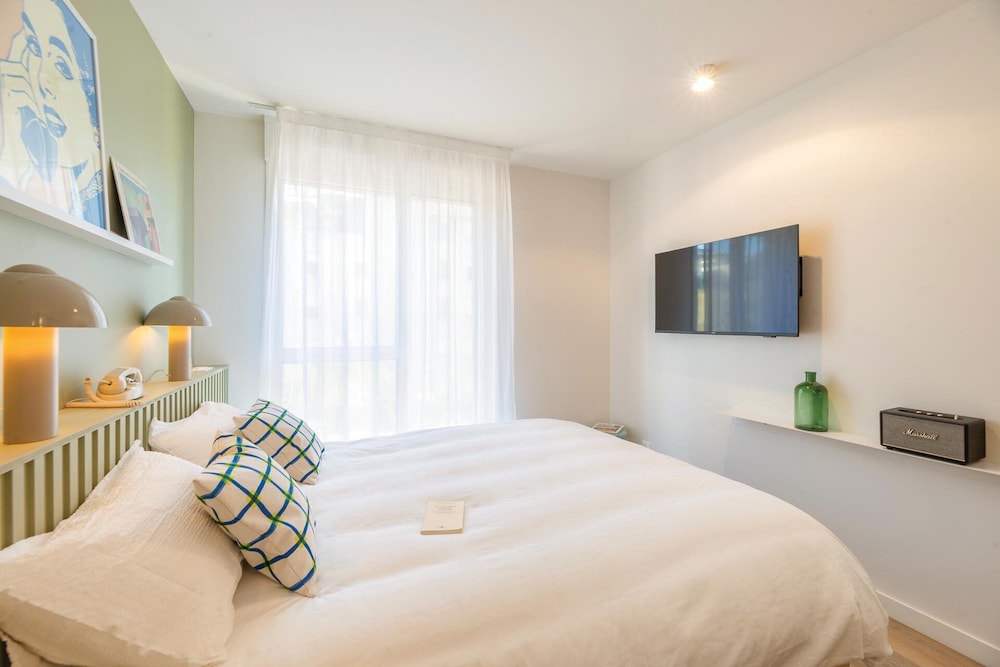 غرفة كومفورت بسرير كوين