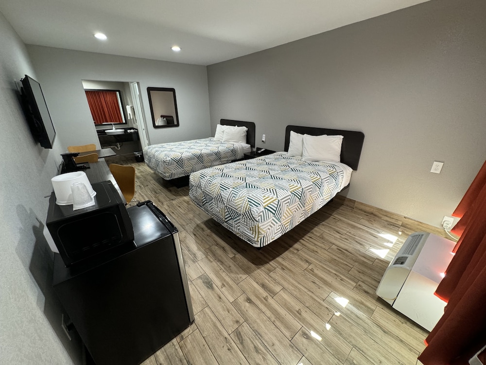 Motel6 Englewood, FL 32/64