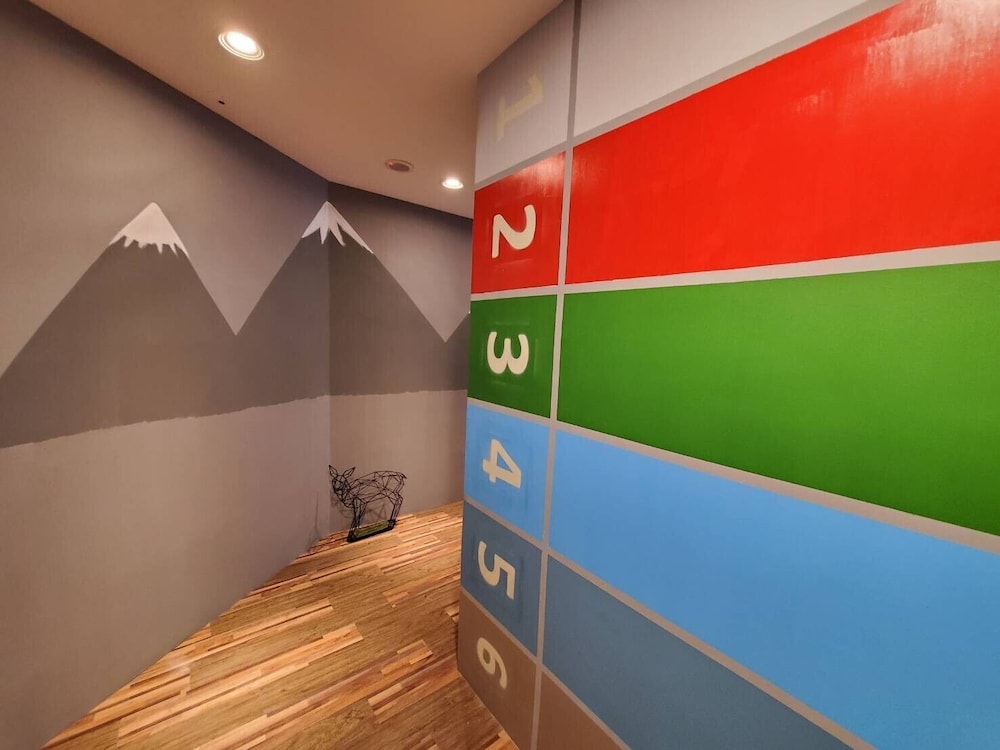 Wow Happy Hotel 4/47