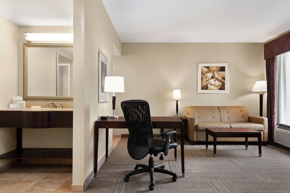 Hampton Inn Suites Brunswick 43/45