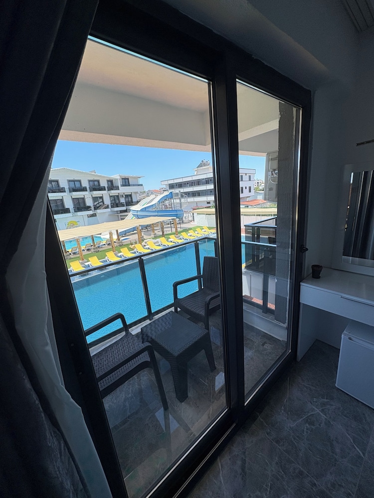 Atas Aqua Otel Avsa 37/51