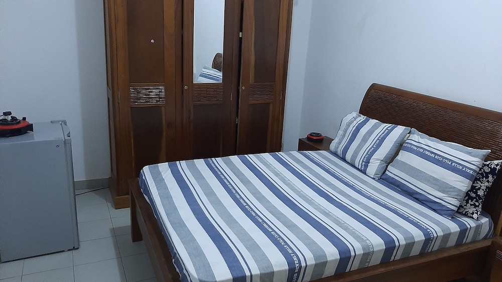 ROOM, DOUBLE BED