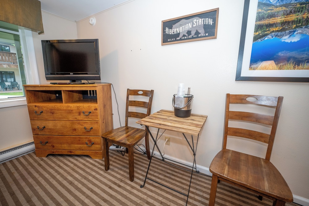 Estes Mountain Inn 59/70