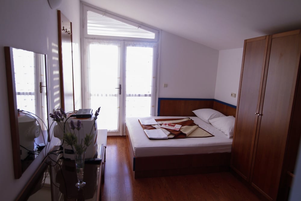 Beach Hotel Croatia 11/50
