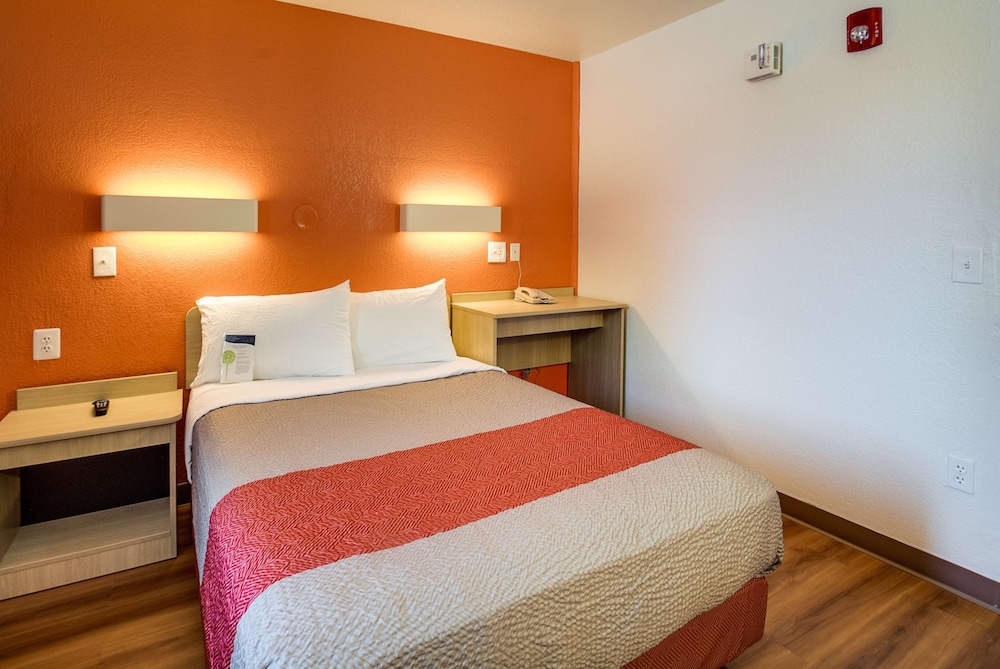 Motel6 Lenexa, KS - Kansas City Southwest 23/44