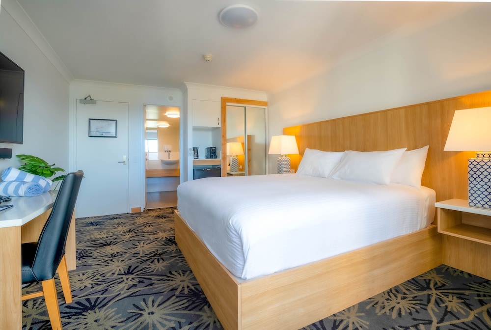 AIRLIE BEACH HOTEL 29/70