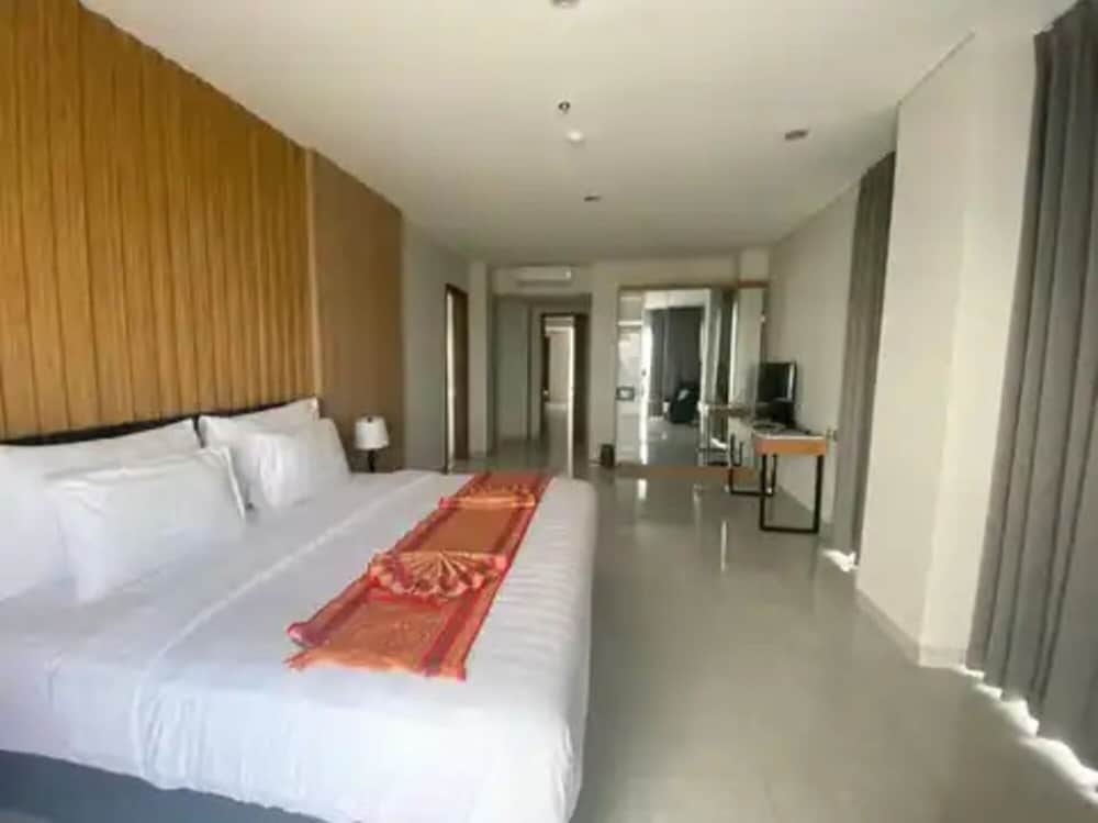 PRESIDENTIAL, SUITE