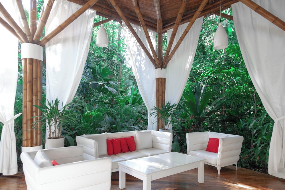 Le Cameleon Hotel 47/65