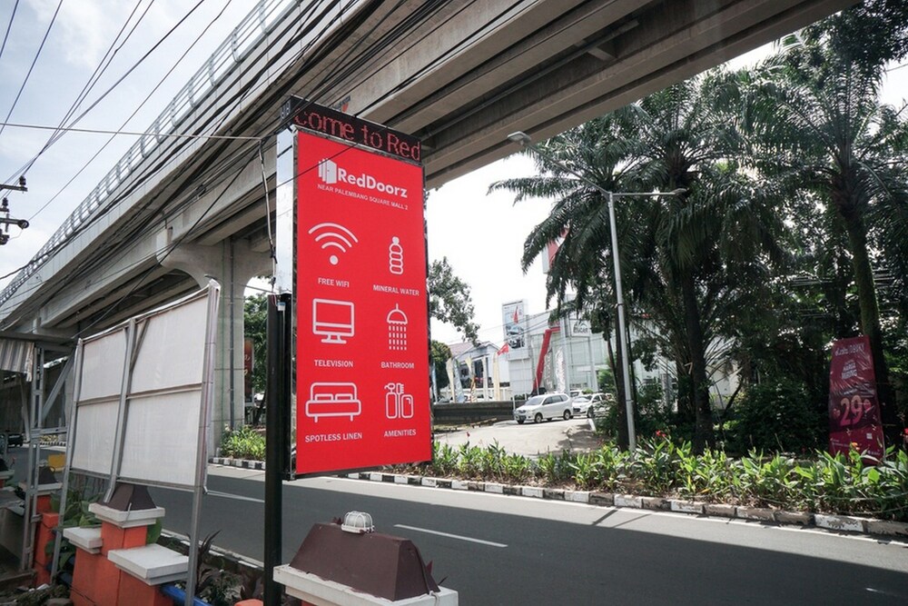 RedDoorz near Palembang Square Mall 2 4/23