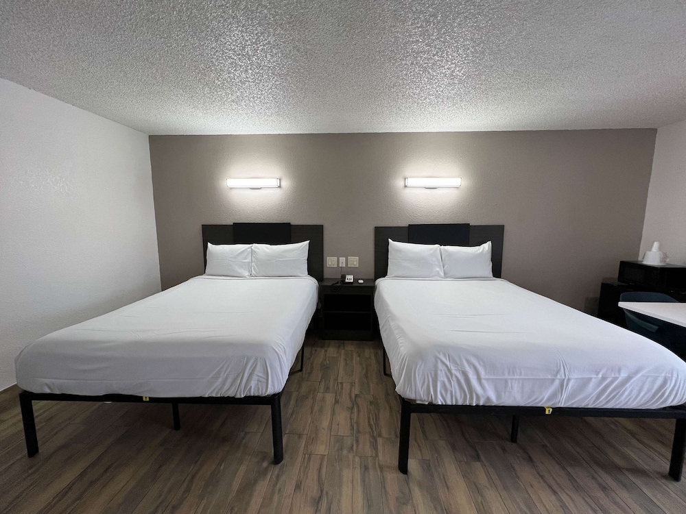 Motel6 Orange, CA - Anaheim 11/33