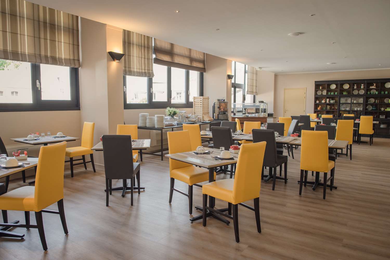 restaurant cafeteria