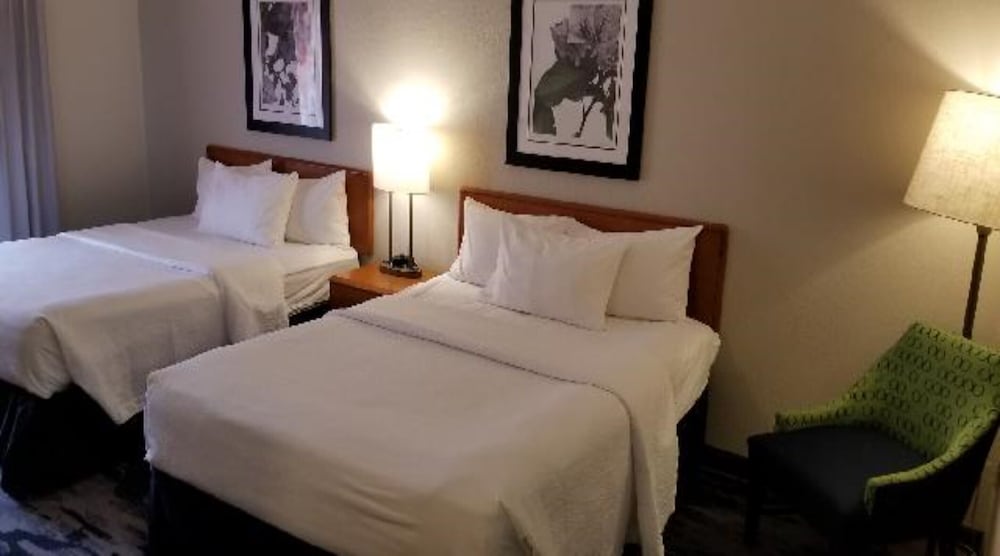Fairfield Inn Suites By Marriott Mt Vernon Rend Lake 8/39