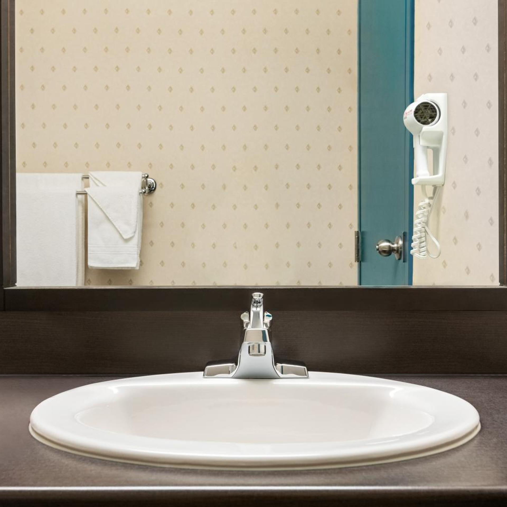 غرفة بسرير مزدوج في طابق مرتفع، Days Inn By Wyndham Montmagny 5/6