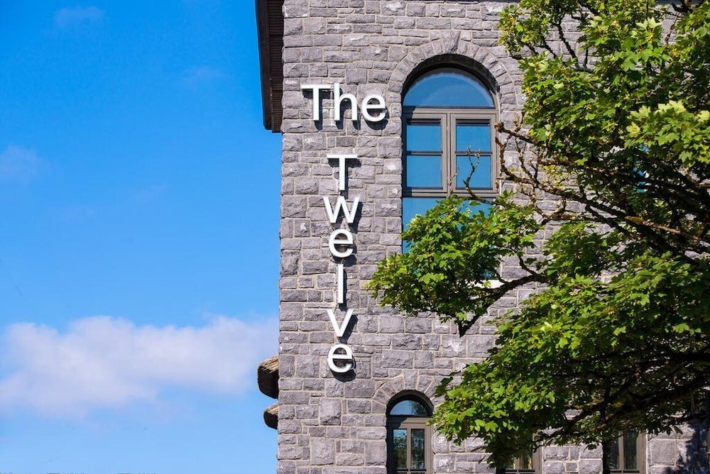 The Twelve Hotel 66/71